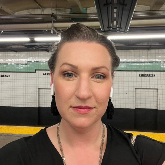 Meet your Posher, Claire - Picture 2 of 3